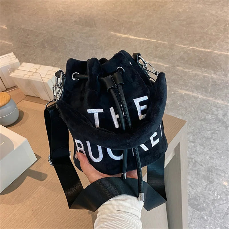 Plush Bucket Bags for Women 2022 New Luxury Designer Handbag Fashion Letter Print High Quality Cute Crossbody Shoulder Bag Woman
