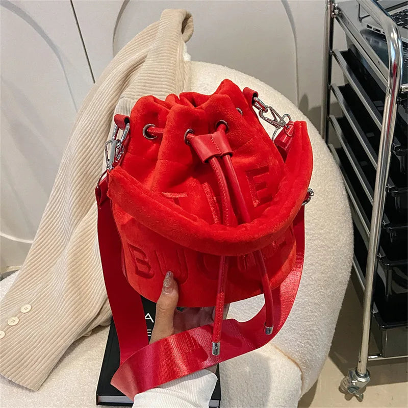 Plush Bucket Bags for Women 2022 New Luxury Designer Handbag Fashion Letter Print High Quality Cute Crossbody Shoulder Bag Woman