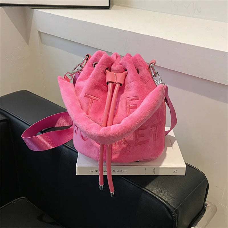 Plush Bucket Bags for Women 2022 New Luxury Designer Handbag Fashion Letter Print High Quality Cute Crossbody Shoulder Bag Woman