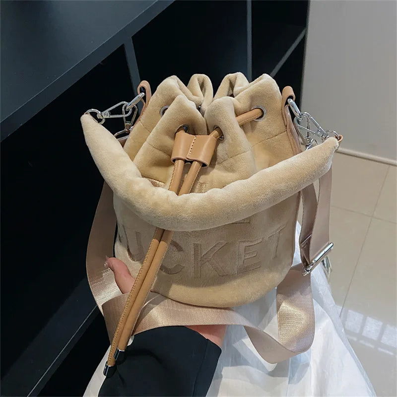 Plush Bucket Bags for Women 2022 New Luxury Designer Handbag Fashion Letter Print High Quality Cute Crossbody Shoulder Bag Woman