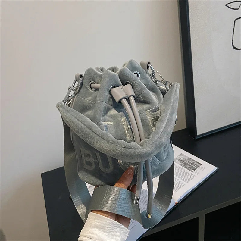 Plush Bucket Bags for Women 2022 New Luxury Designer Handbag Fashion Letter Print High Quality Cute Crossbody Shoulder Bag Woman
